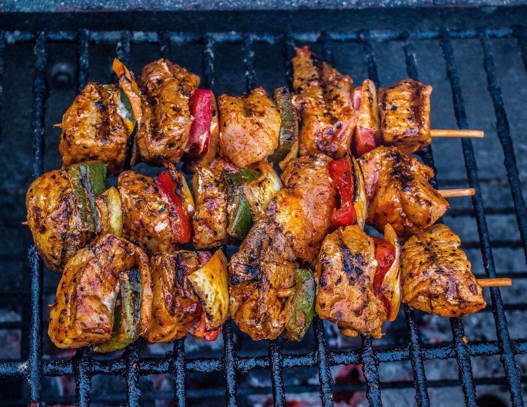 Receta brocheta de pollo al curry y quinoa