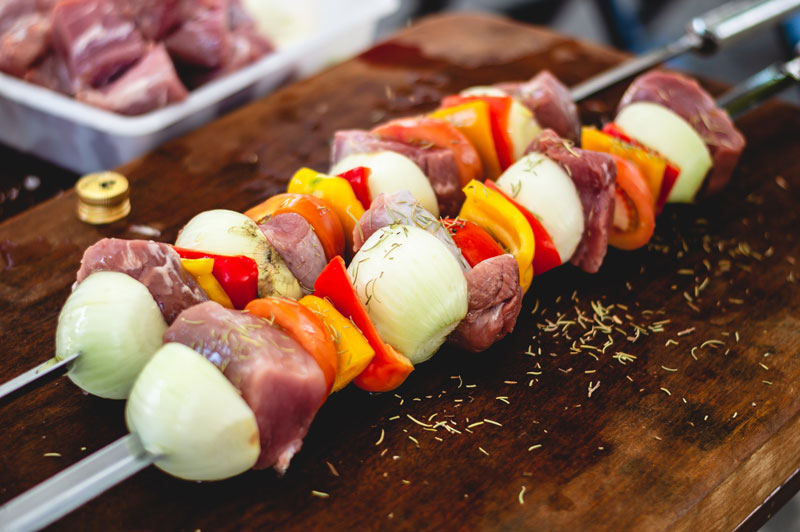 Preparación De La Barbacoa Con Sarmientos De Inflamada Foto de