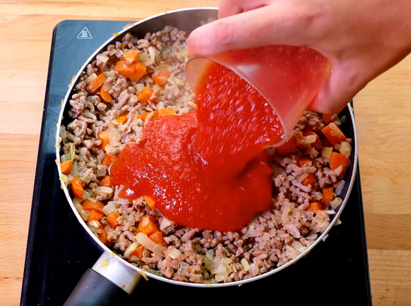 preparación del pastel de carne